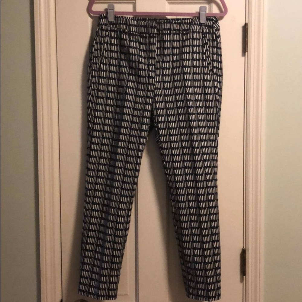 Adrianna Papell. Size 6 Crop Pants